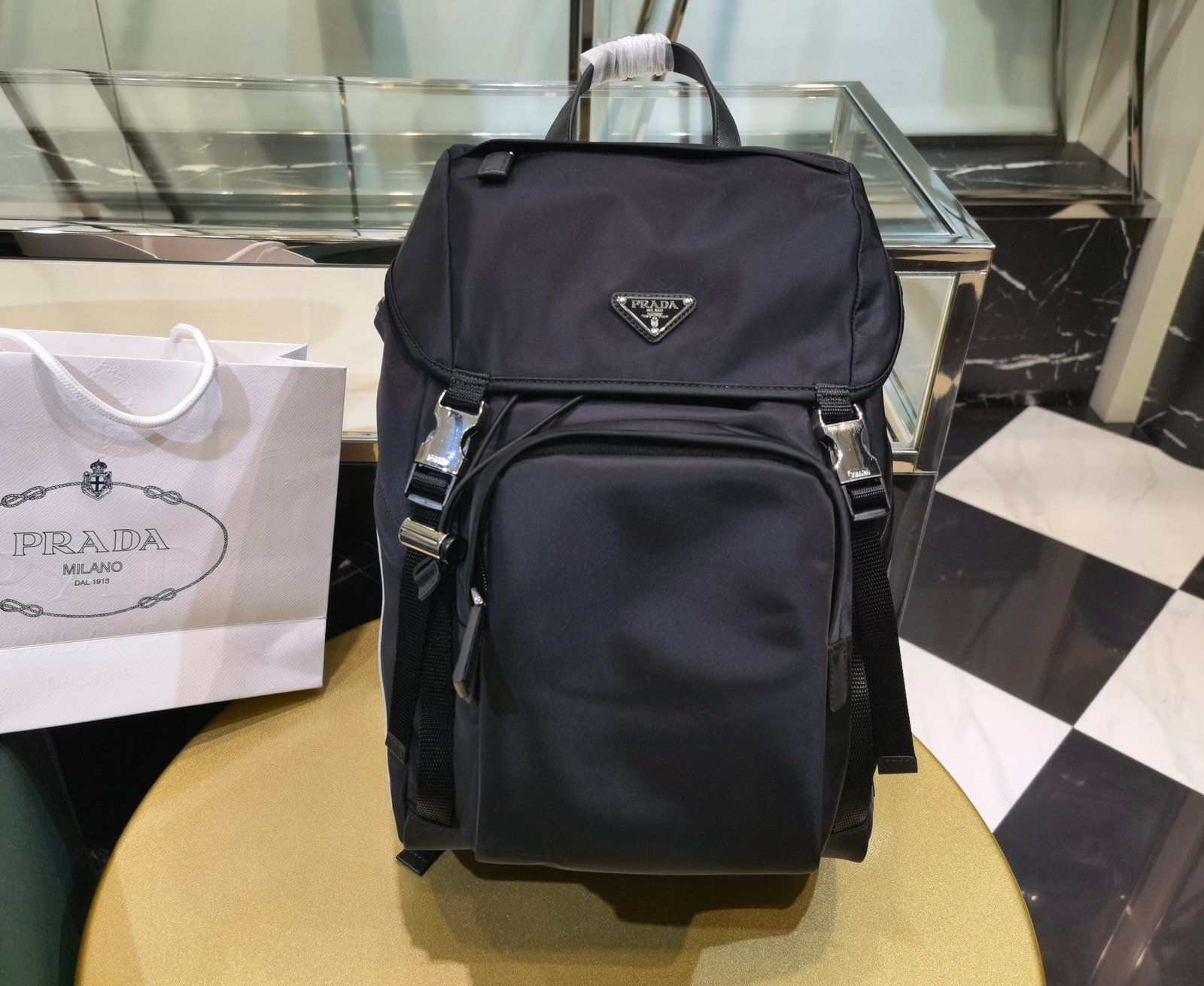 Mochila de Re-Nylon y piel Saffiano PRADA