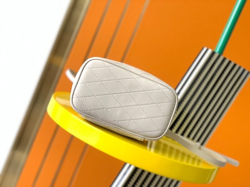 Neceser de piel acolchada YSL - Imagen 7