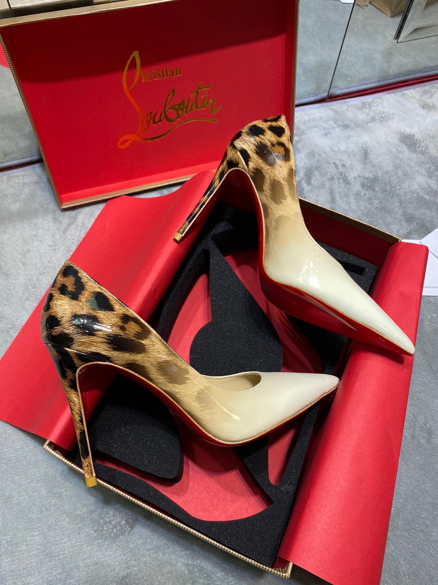 Kate CHRISTIAN LOUBOUTIN