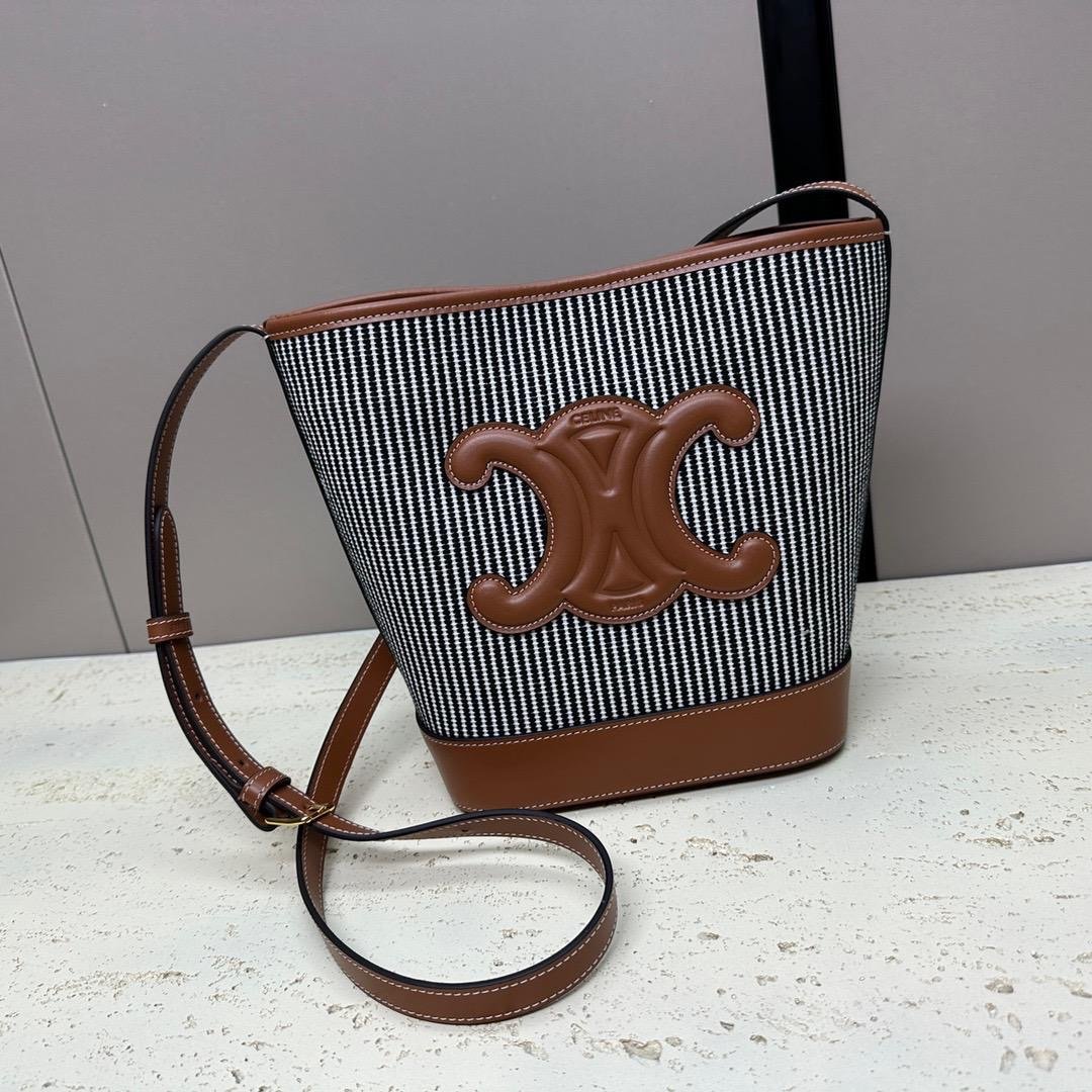 Bolso Cubo Triomphe Celine
