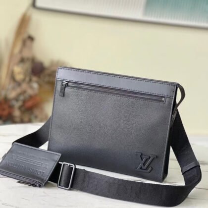 BOLSO MESSENGER VOYAGE Louis Vuitton