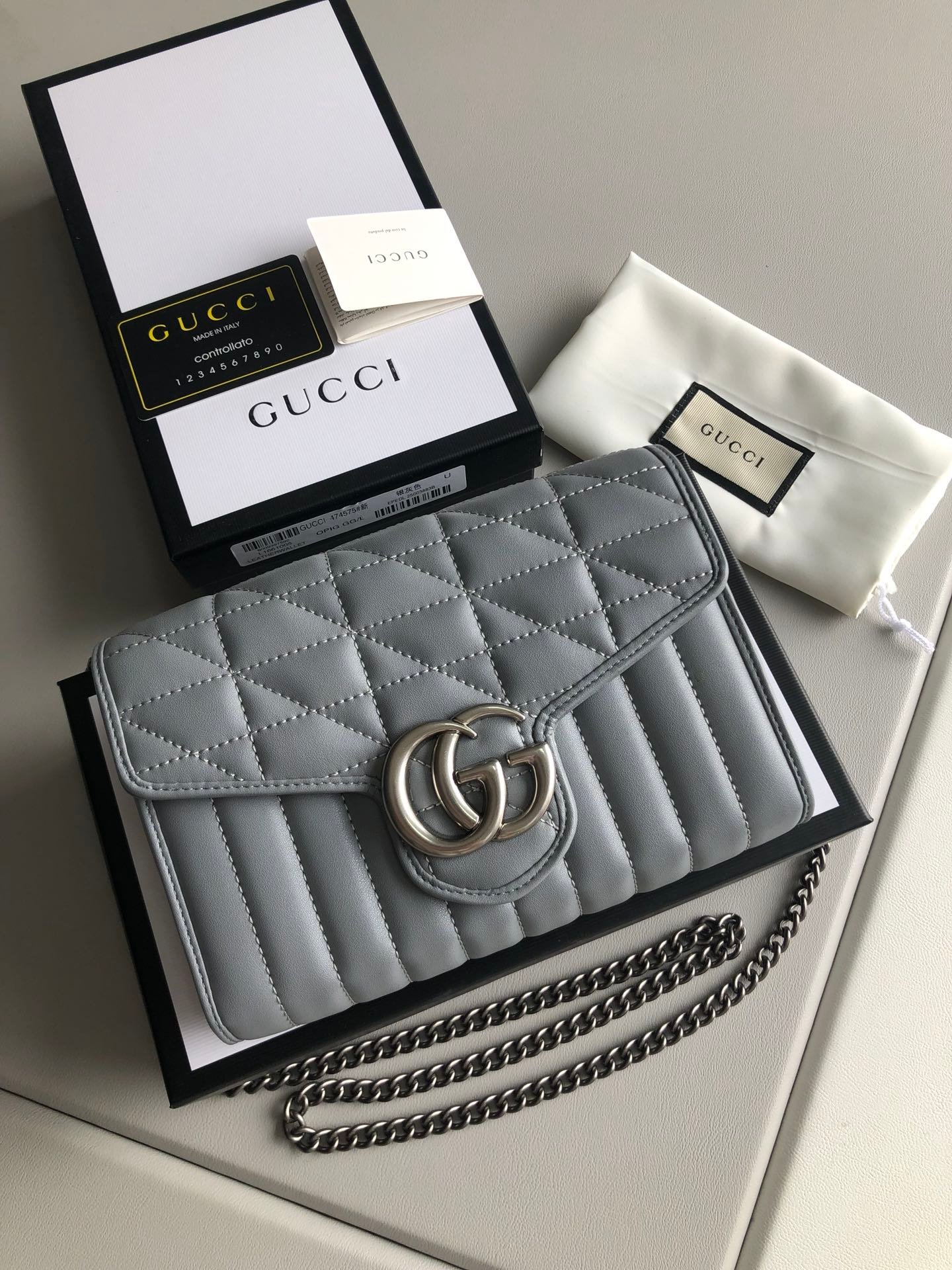Bolso de hombro GG Marmont pequeño GUCCI