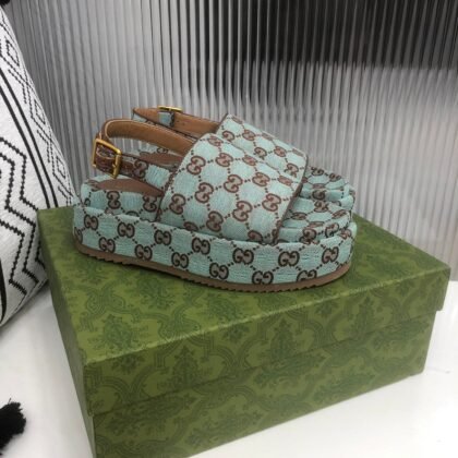 Sandalia con plataforma GG Gucci