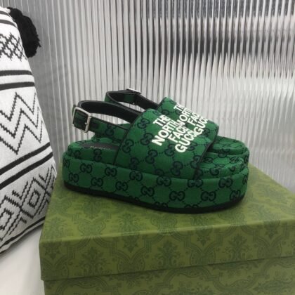 Sandalia con plataforma GG Gucci