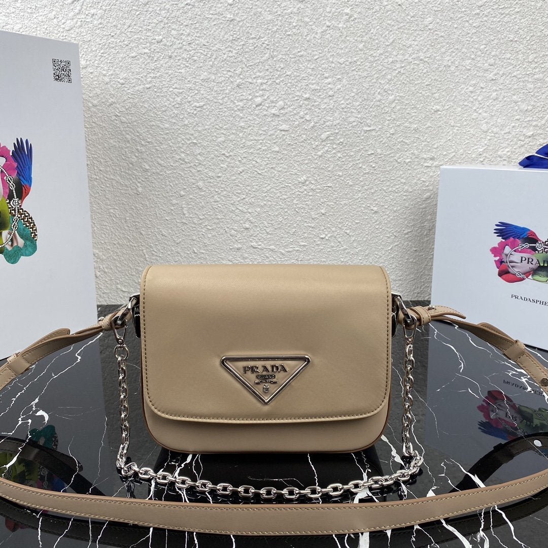 Bolso bandolera de piel saffiano PRADA