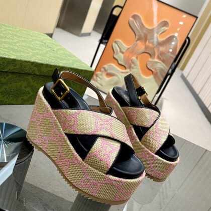 Sandalia con plataforma y GG Gucci