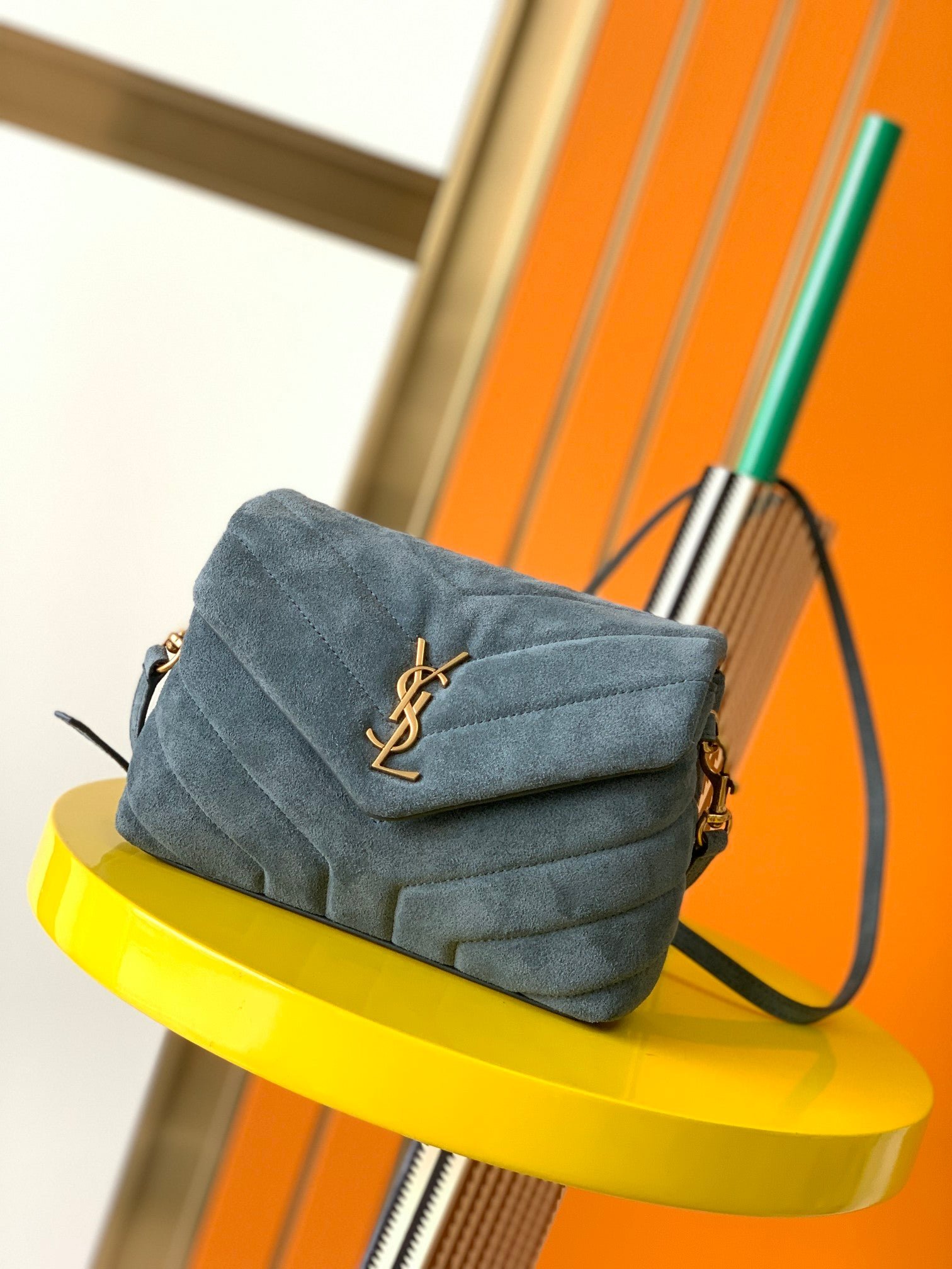 BOLSO LOULOU TOY DE PIEL ACOLCHADA YSL