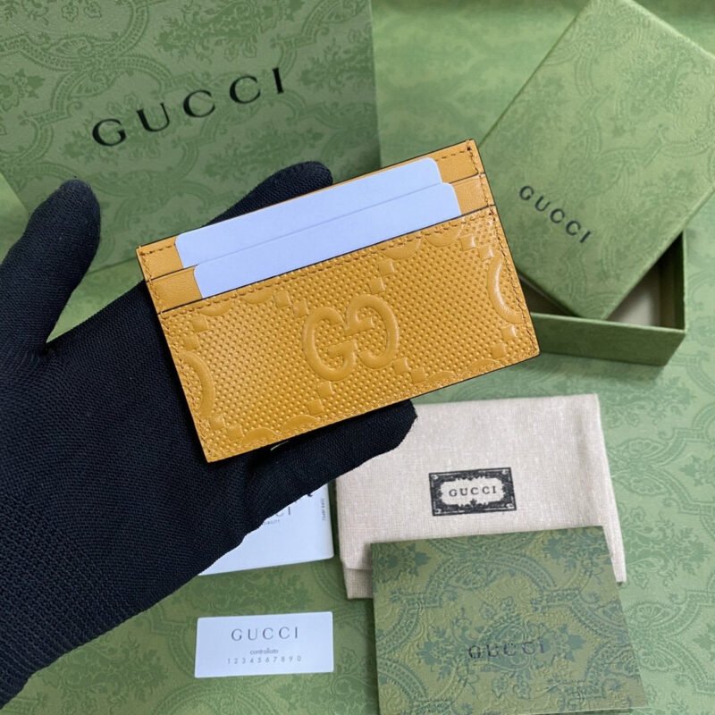 Tarjetero con motivo GG en relieve GUCCI - Imagen 3