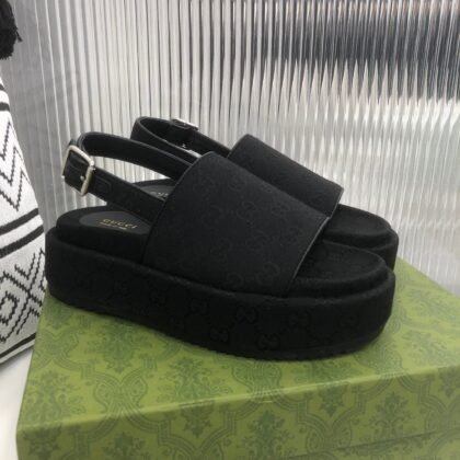 Sandalia con plataforma GG Gucci
