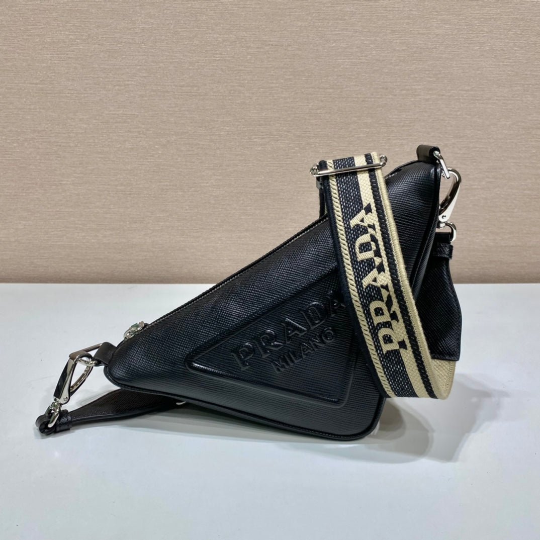 Pouch triangular PRADA