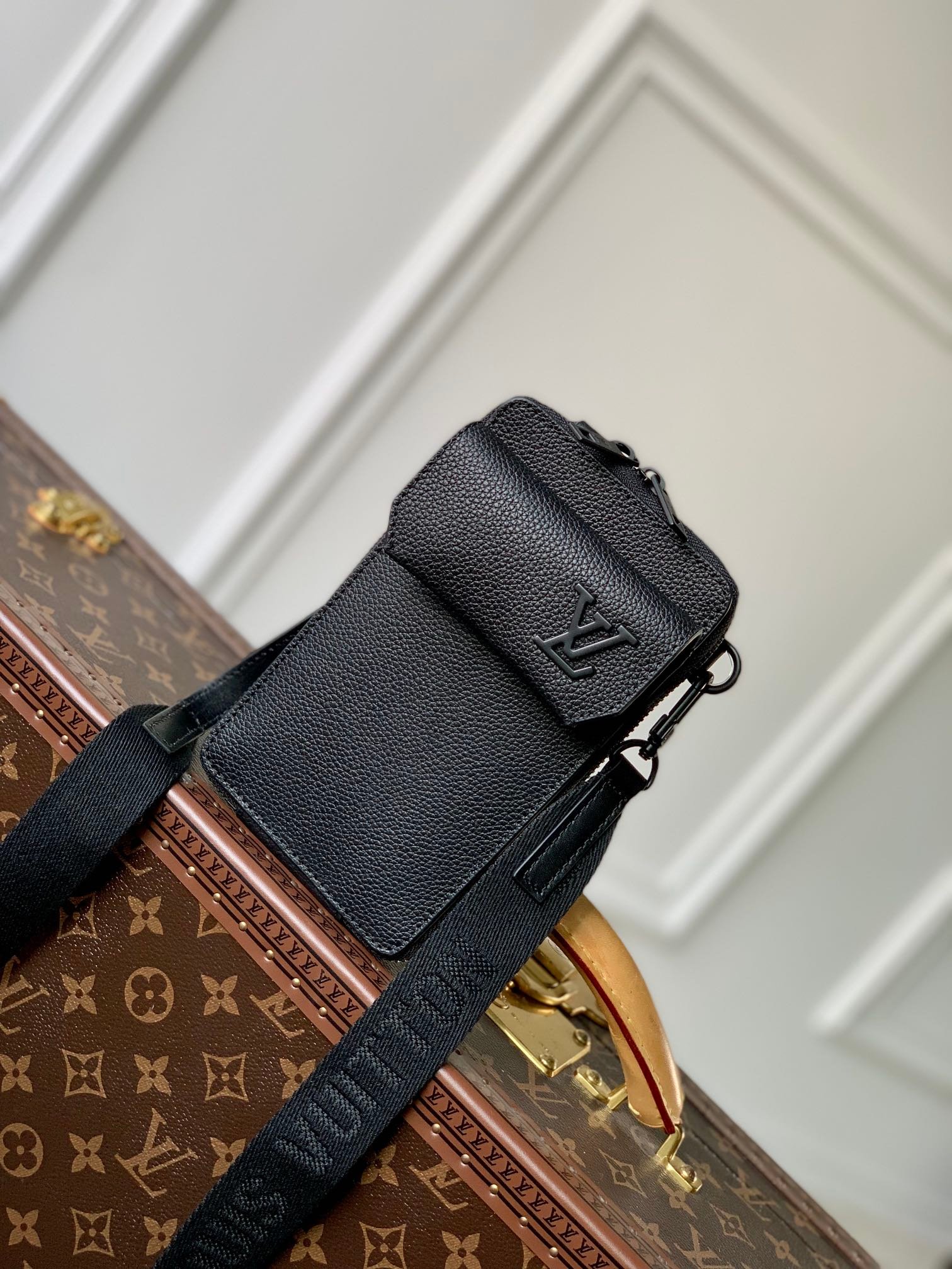 Cartera Alpha con bandolera LOUIS VUITTON