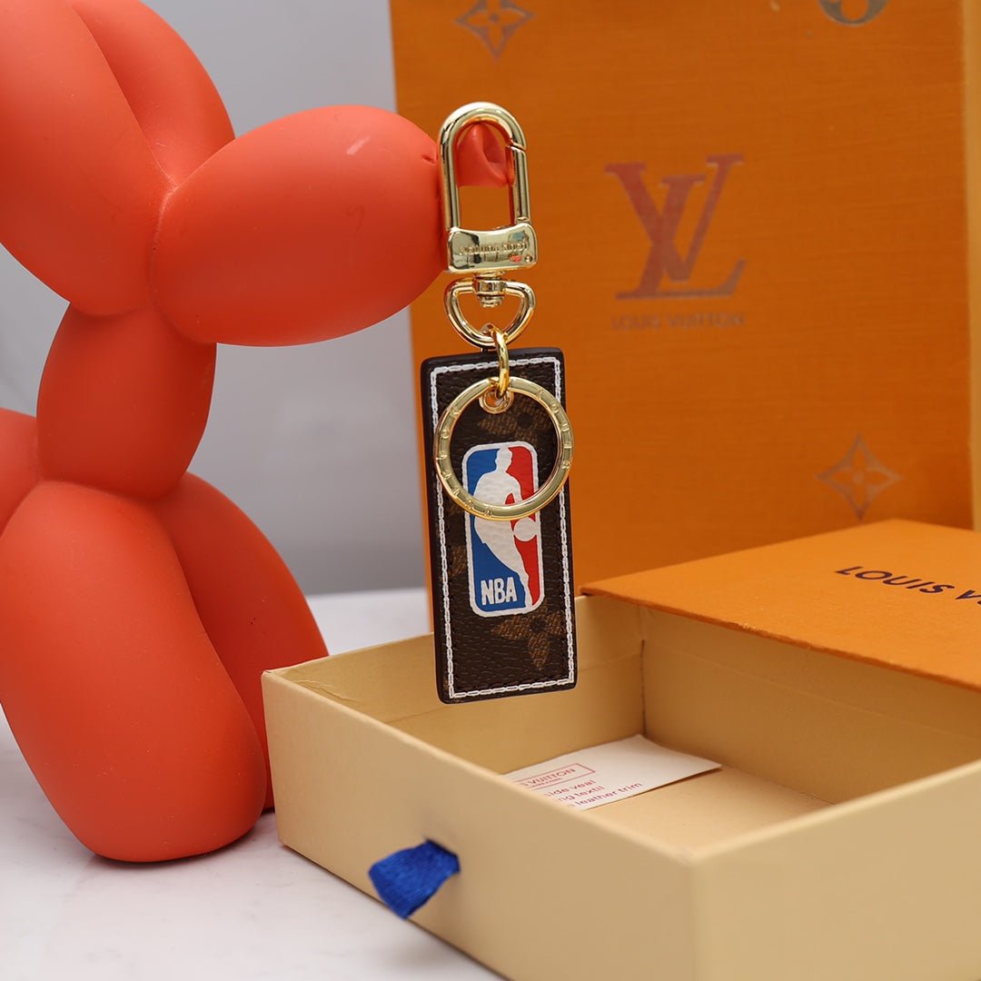 Colgante y llavero Louis Vuitton x NBA