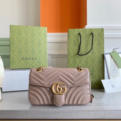 Bolso de Hombro GG Marmont Pequeño de Matelassé Gucci