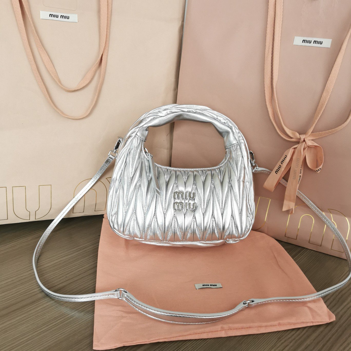 Bolso hobo Wander Miu Miu