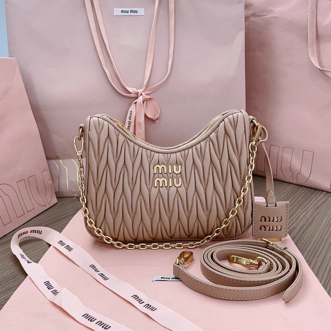 Bolso bandolera de napa Matelassé Miu Miu