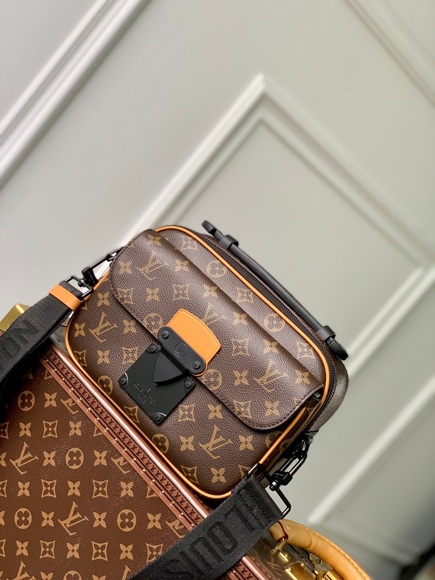 Bolso Messenger S-Lock LOUIS VUITTON