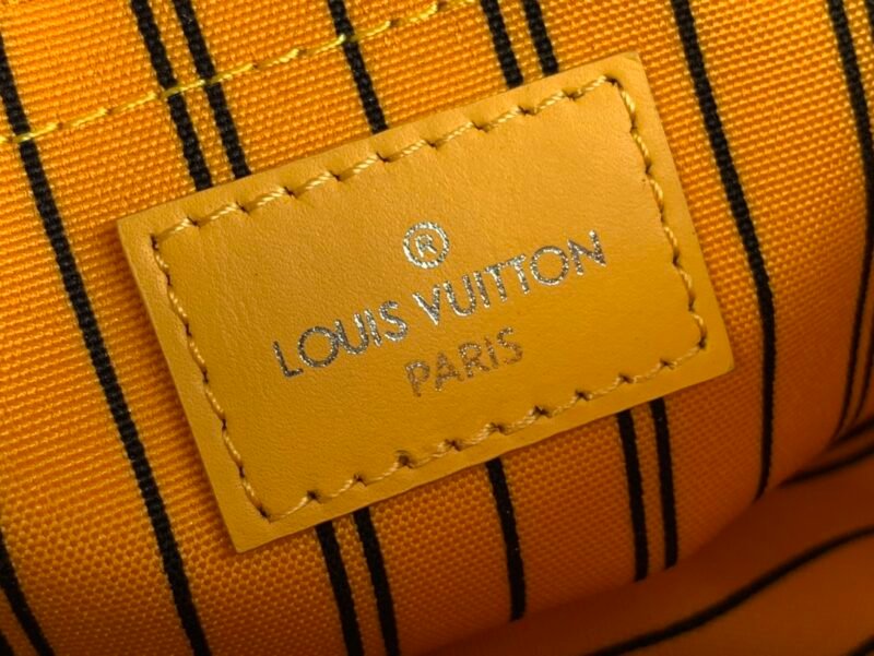 Bolso Mini Soft Trunk Louis Vuitton - Imagen 9