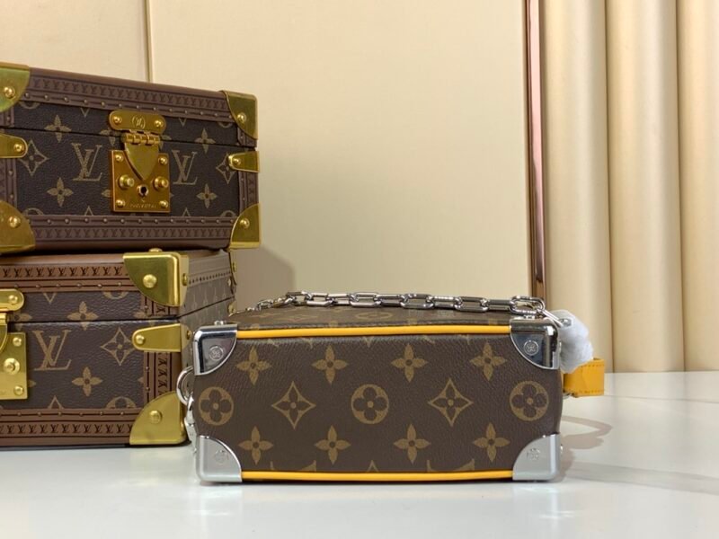 Bolso Mini Soft Trunk Louis Vuitton - Imagen 4