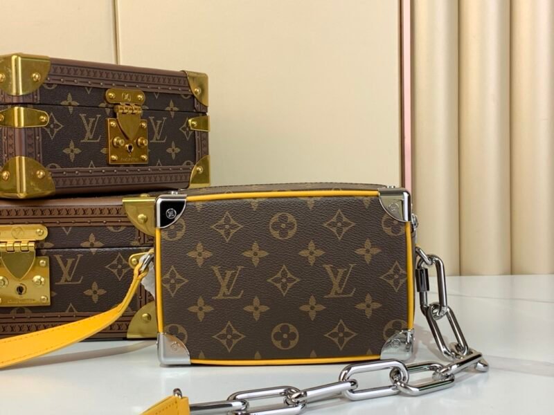 Bolso Mini Soft Trunk Louis Vuitton - Imagen 3
