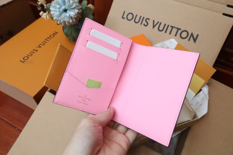 Funda de pasaporte Louis Vuitton - Imagen 5