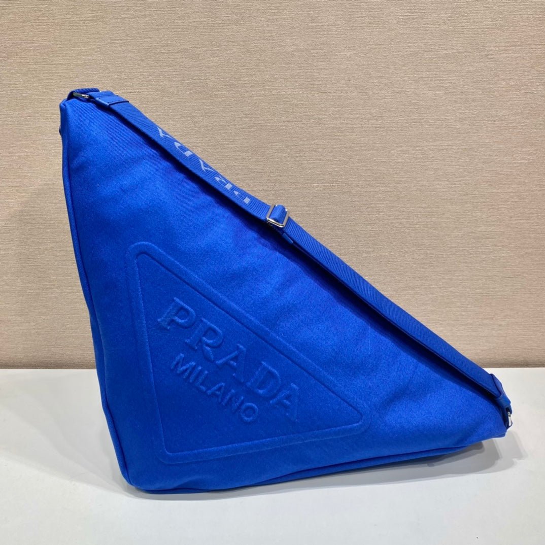 Pouch triangular PRADA