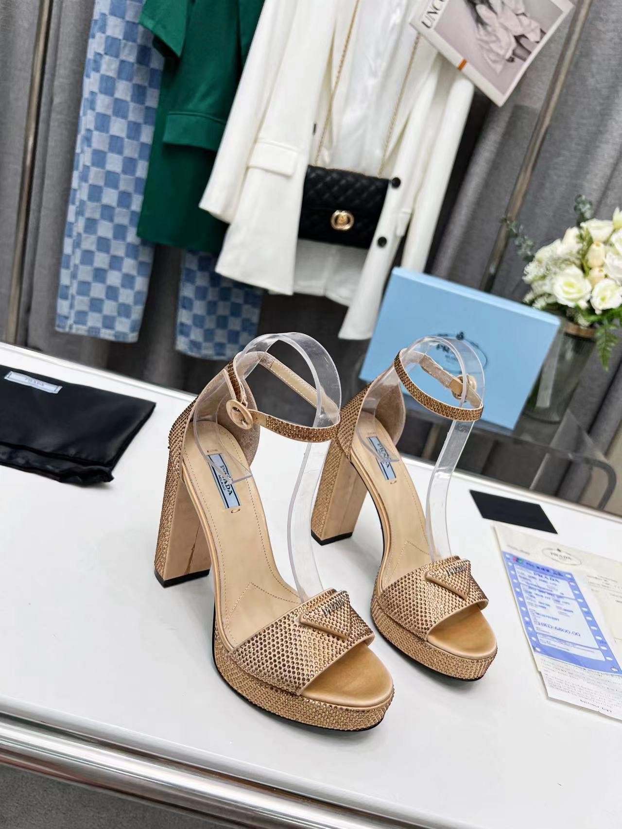 Sandalias de satén y cristales Prada