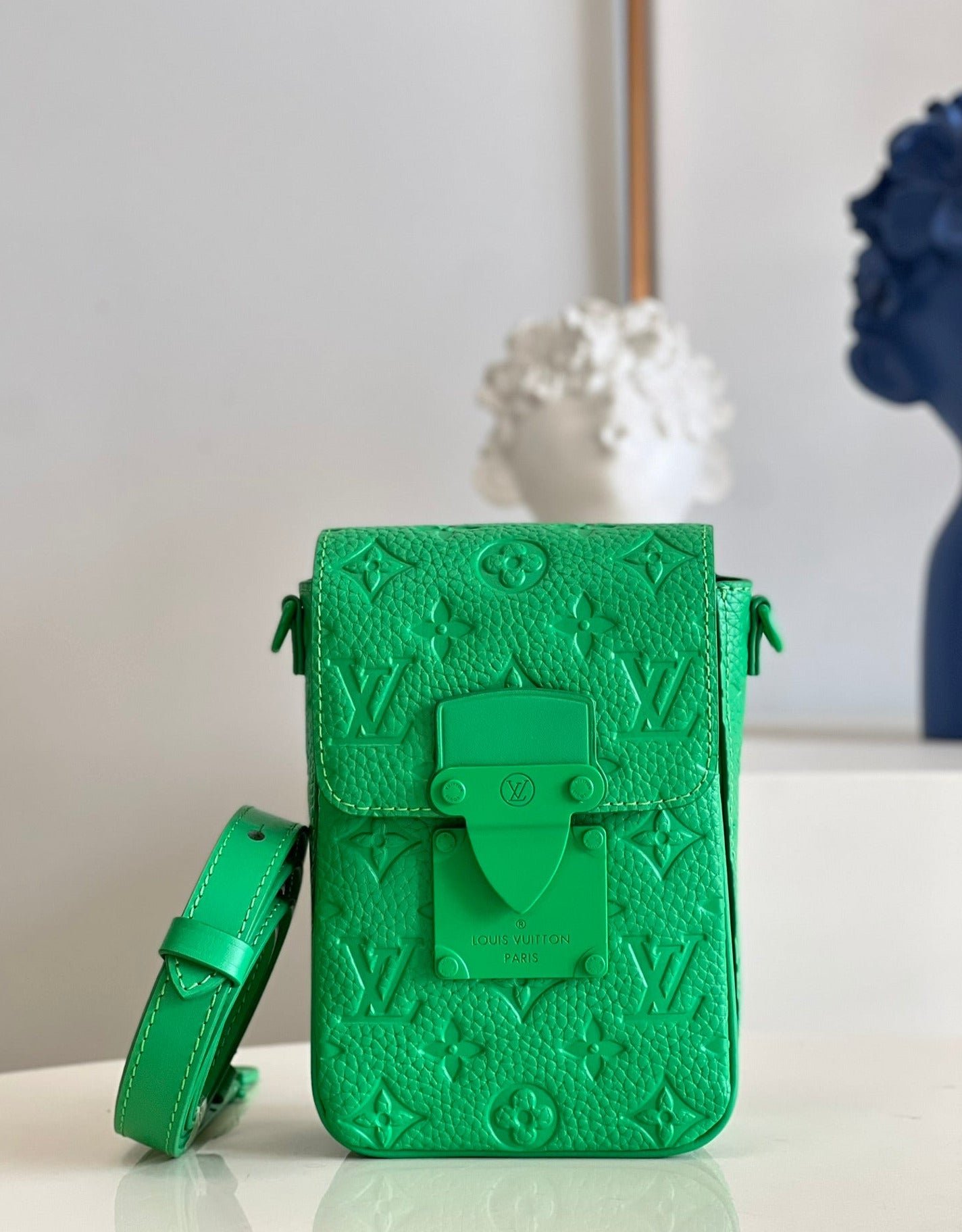 Cartera S-Lock Vertical con bandolera Louis Vuitton