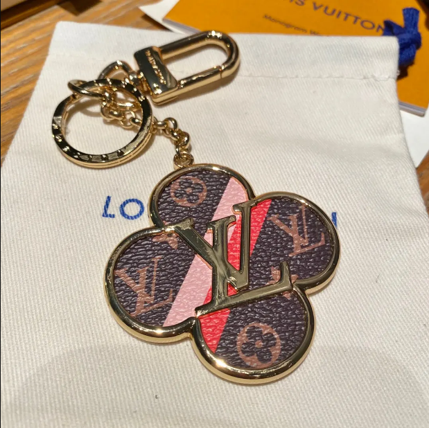 Colgante y llavero flower Louis Vuitton