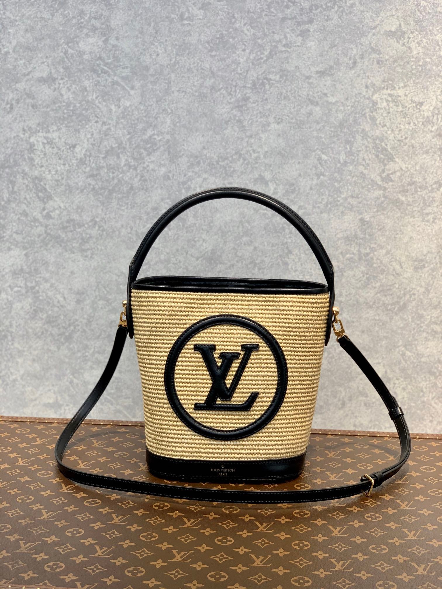 Bolso Petit Bucket Louis Vuitton