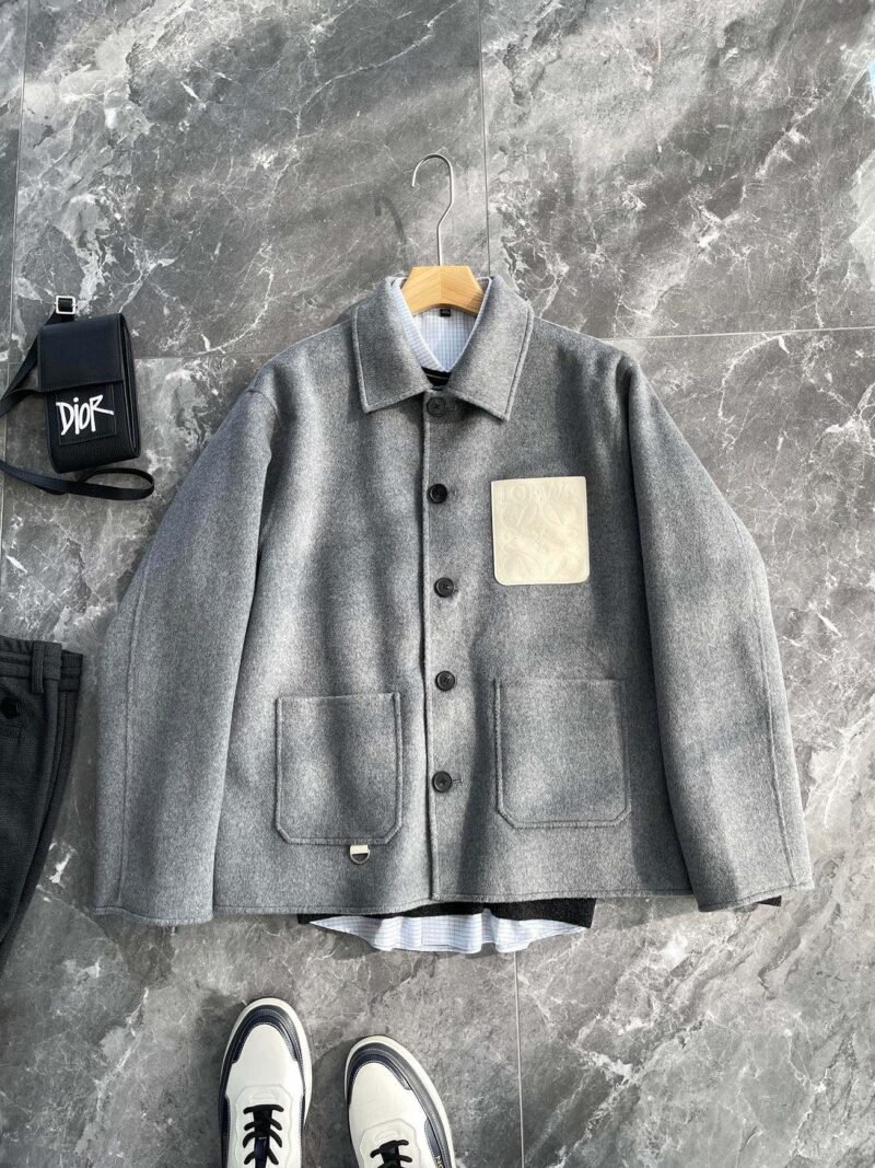 Chaqueta anagram LOEWE