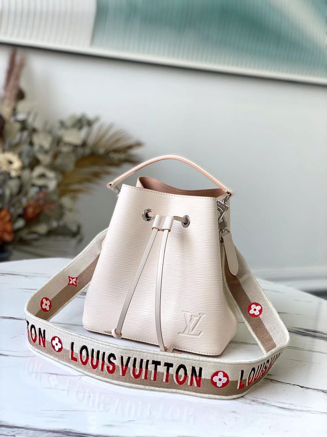 BOLSO NÉONOÉ BB Louis Vuitton