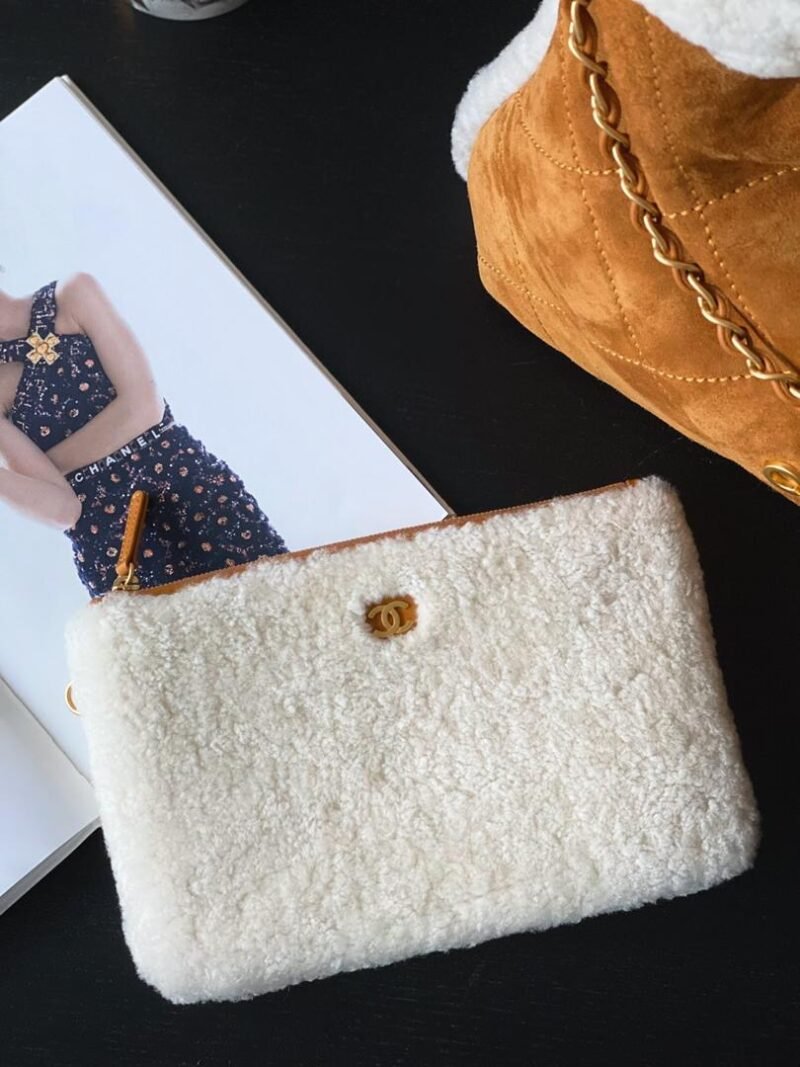 Bolso de invierno CHANEL 22 - Imagen 7