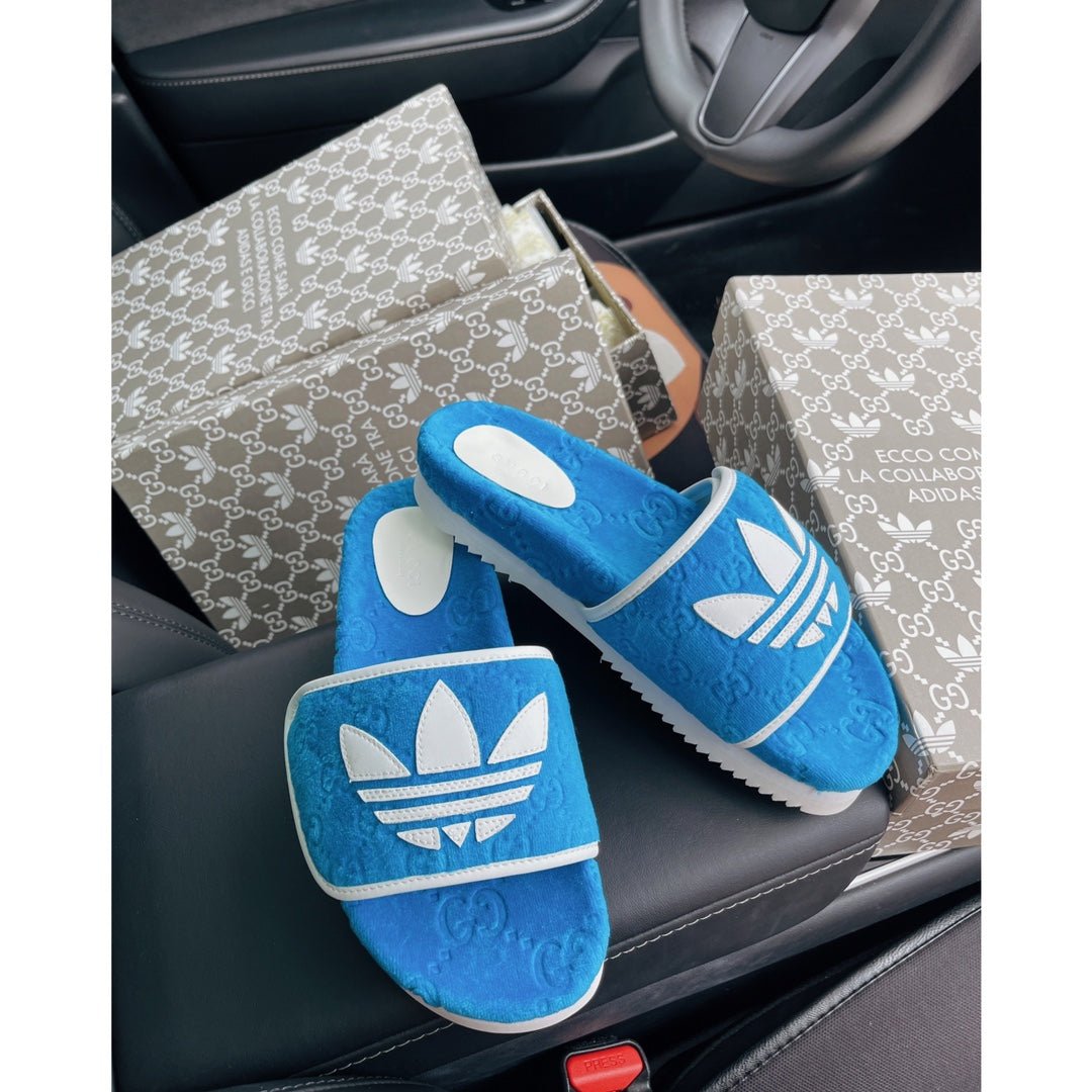 Sandalia con plataforma adidas x Gucci con GG