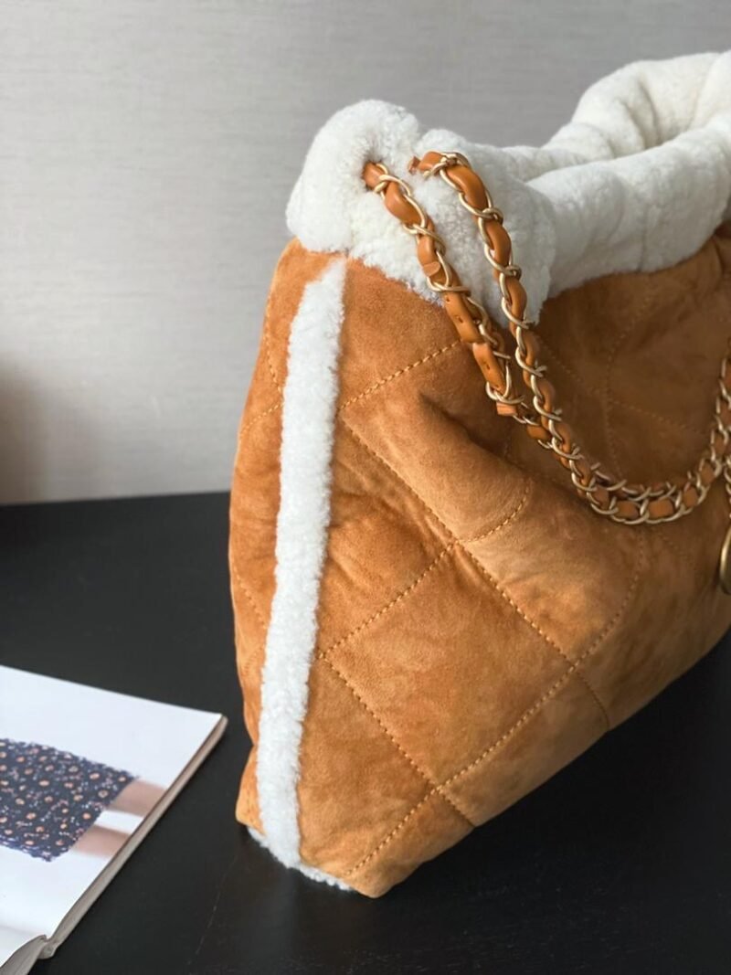Bolso de invierno CHANEL 22 - Imagen 5