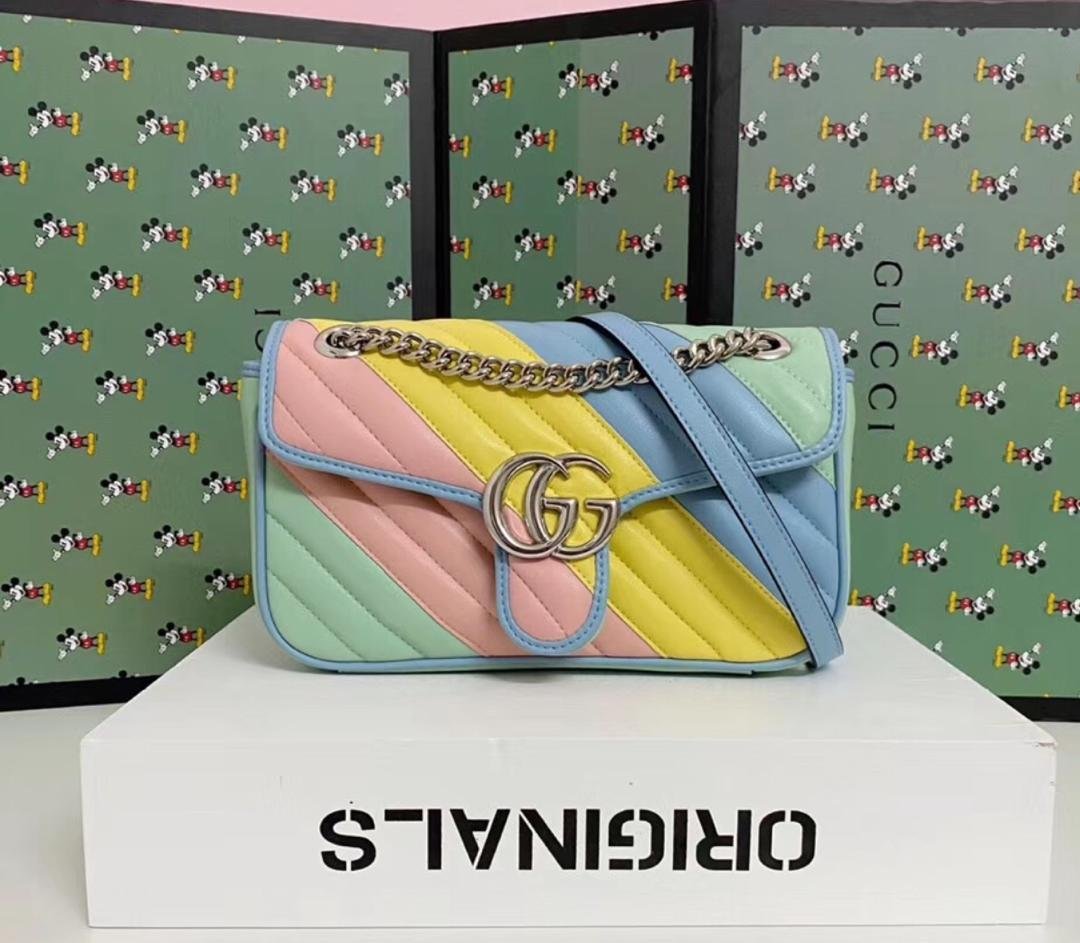 Bolso de Hombro GG Marmont de Matelassé GUCCI