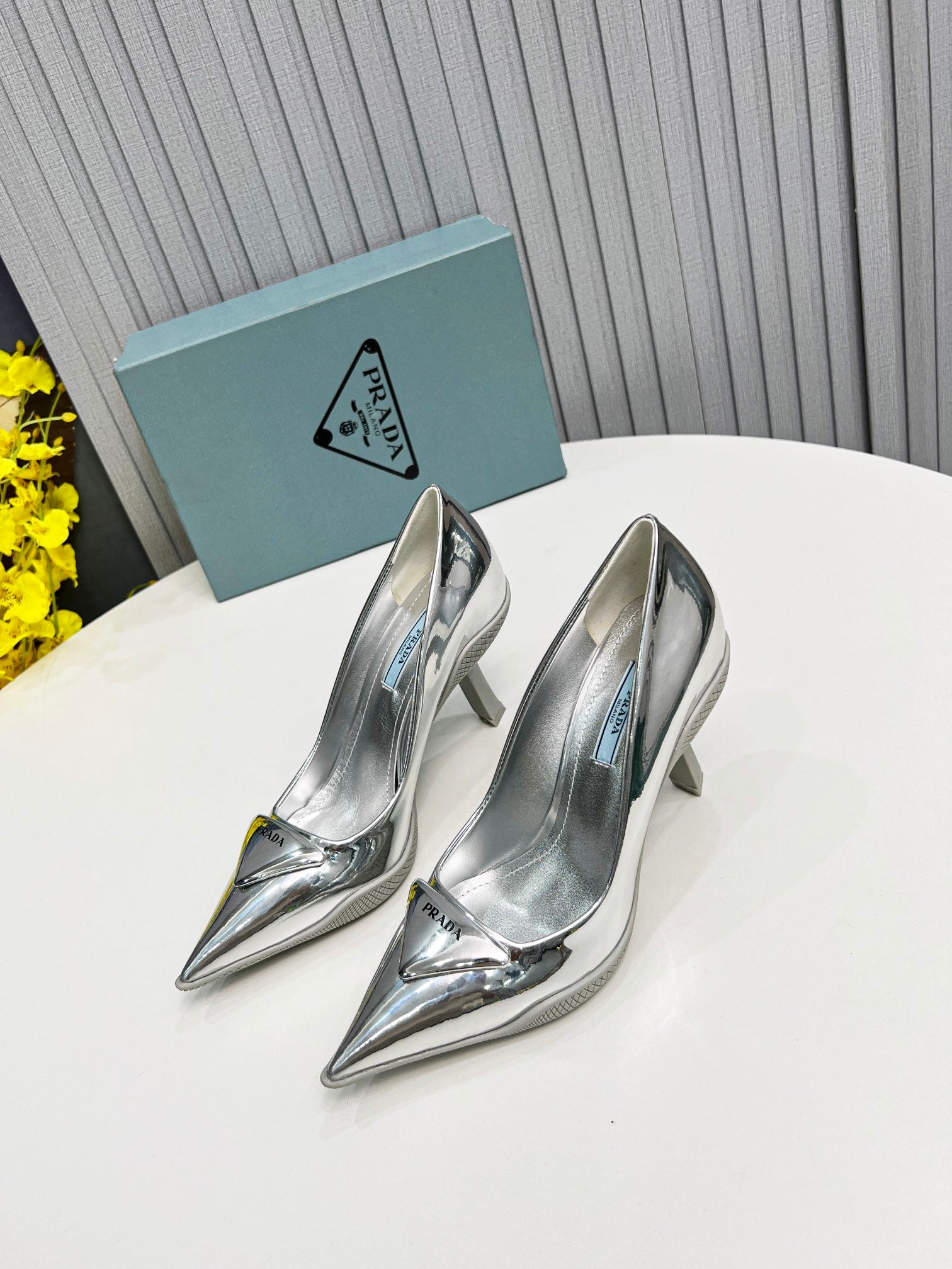 Zapatos de tacón de piel cepillada PRADA