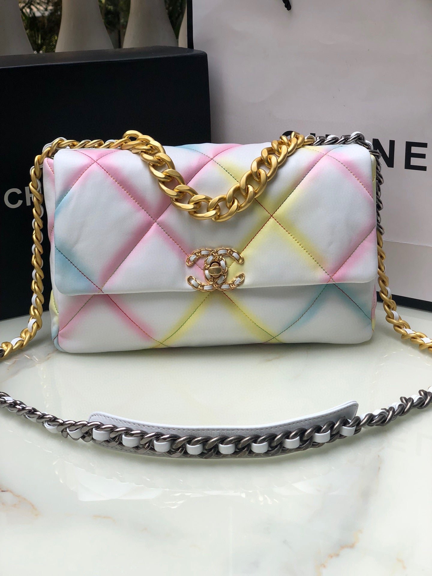 BOLSO GRANDE CHANEL 19