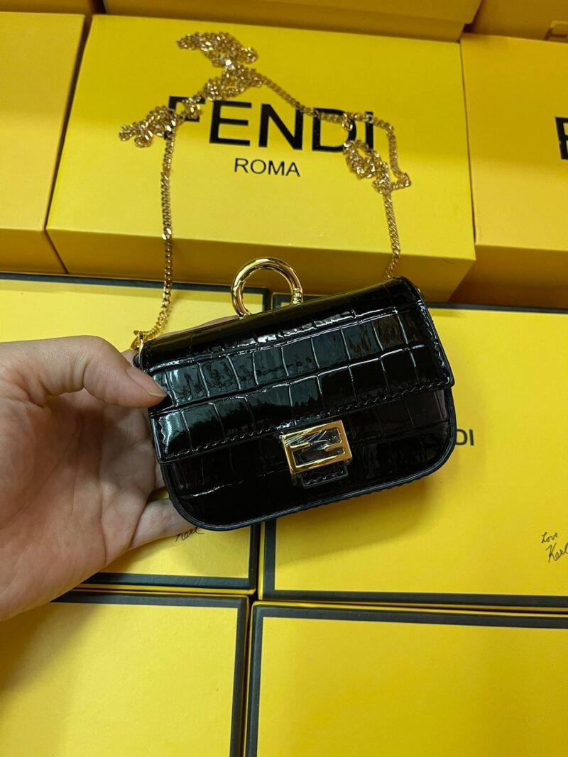 Bolso Charm Nano Baguette FENDI