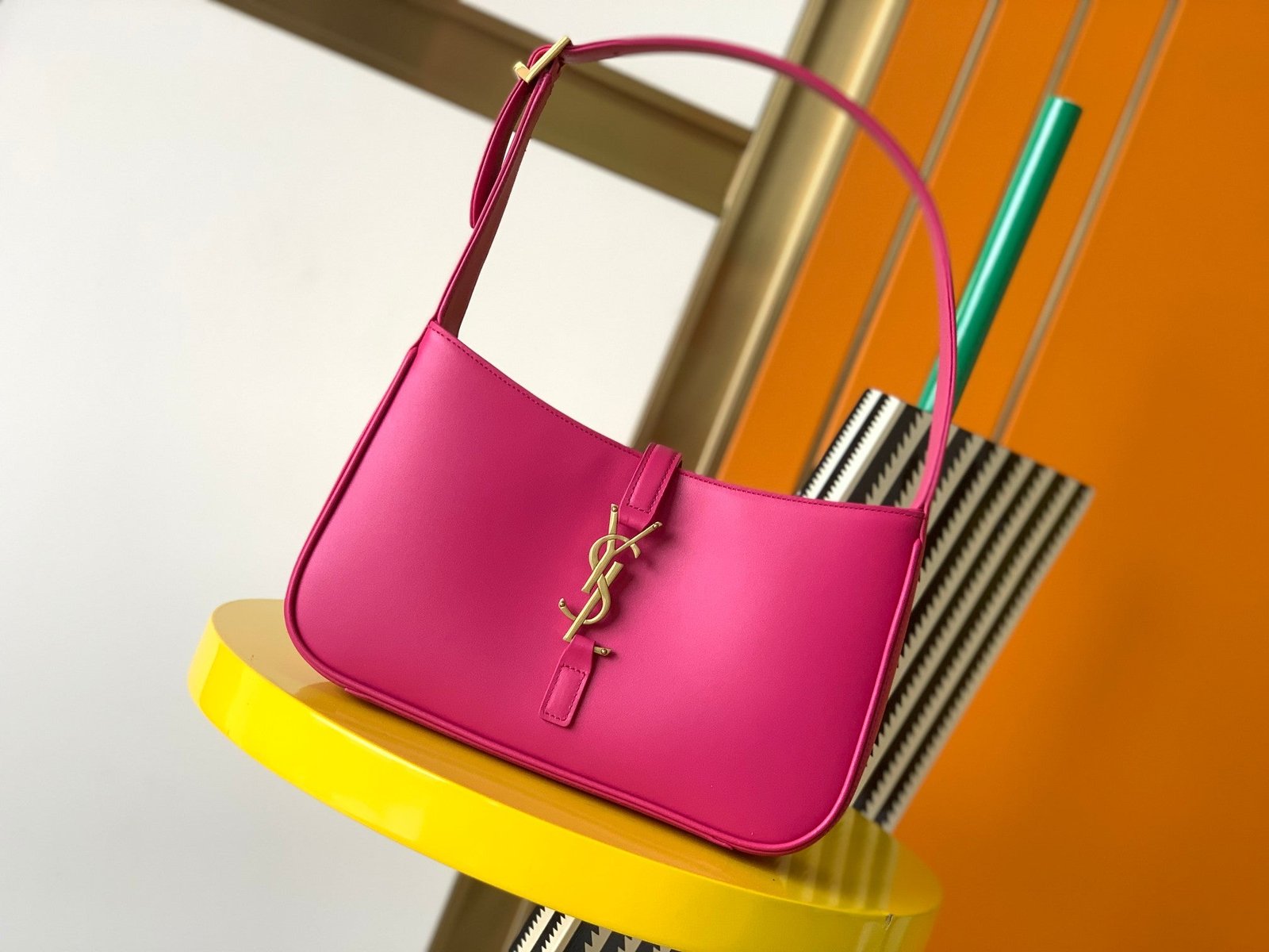 Bolso estilo hobo le 5 à 7 YSL