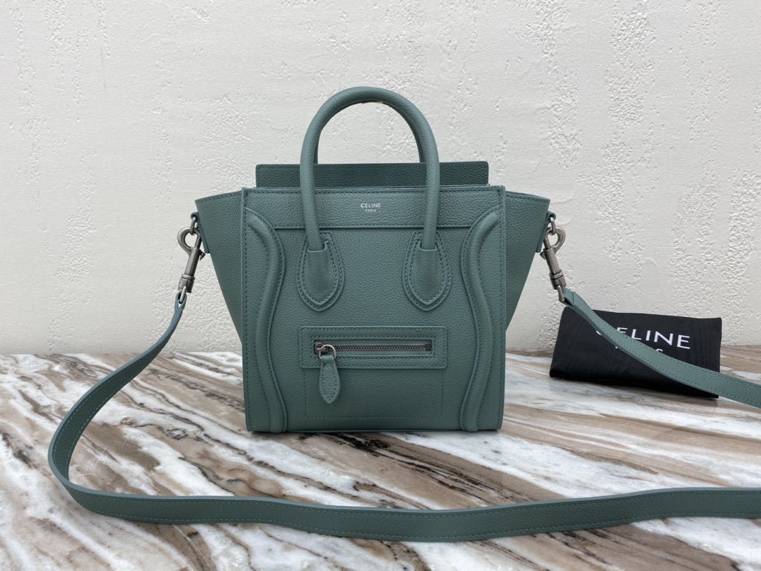BOLSO LUGGAGE NANO DE PIEL MARTILLADA CELINE