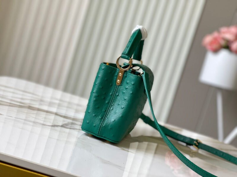 Bolso Capucines Mini Louis Vuitton - Imagen 9