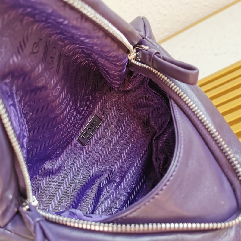 Bolso de piel de napa acolchado PRADA - Image 8