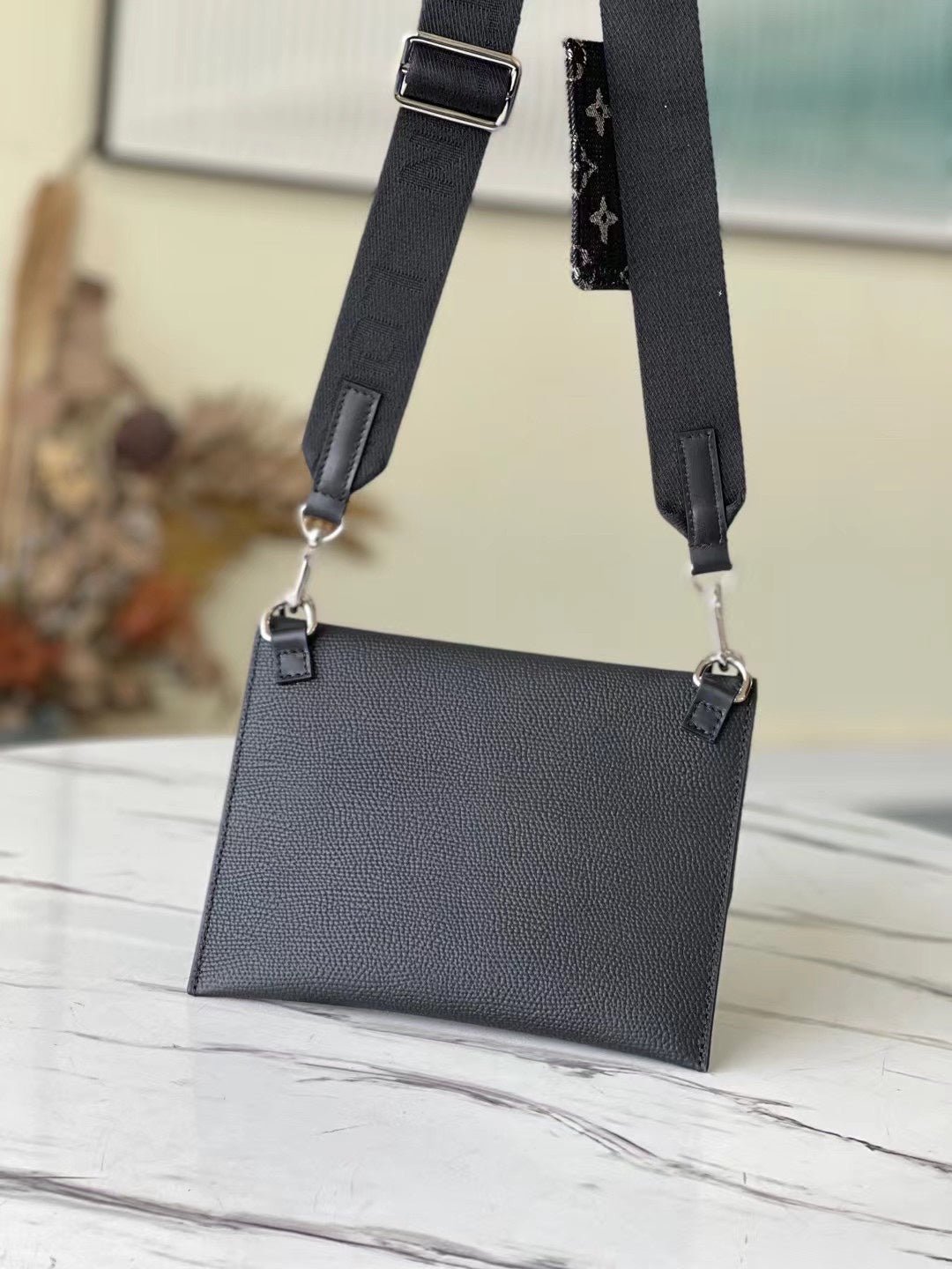 BOLSO TRIO POUCH Louis Vuitton - Imagen 2