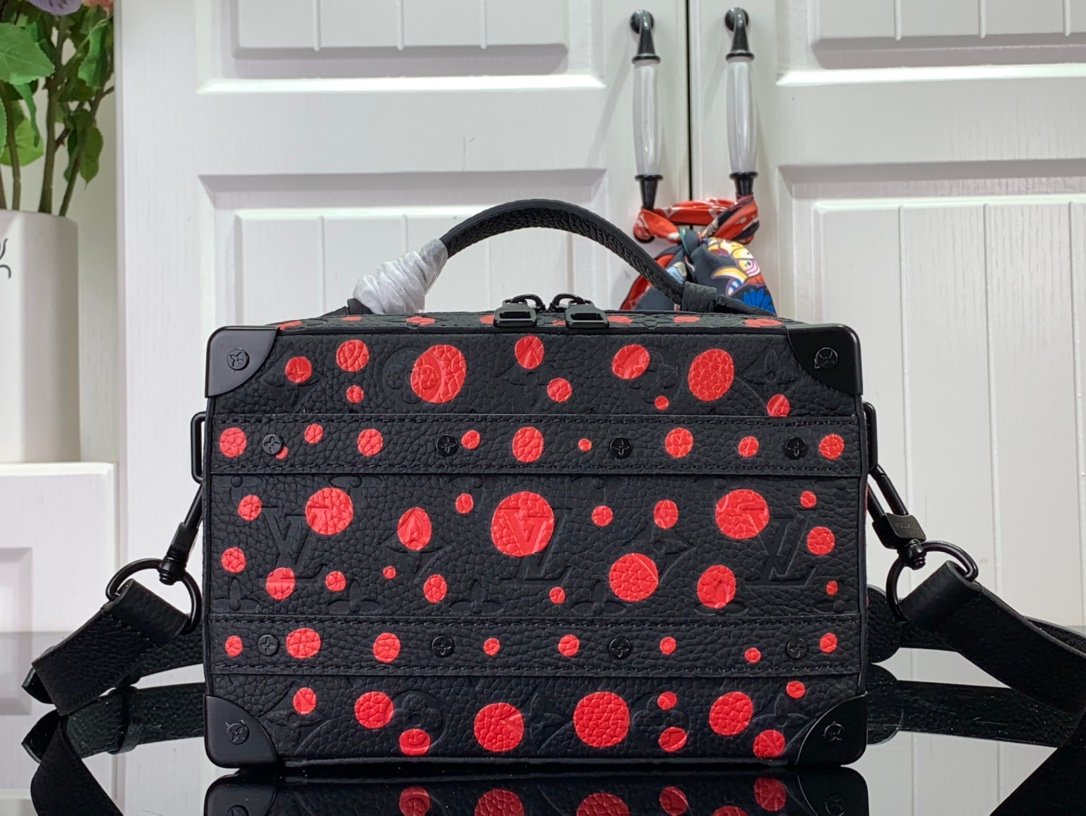 LV x YK Bolso Handle Soft Trunk LOUIS VUITTON