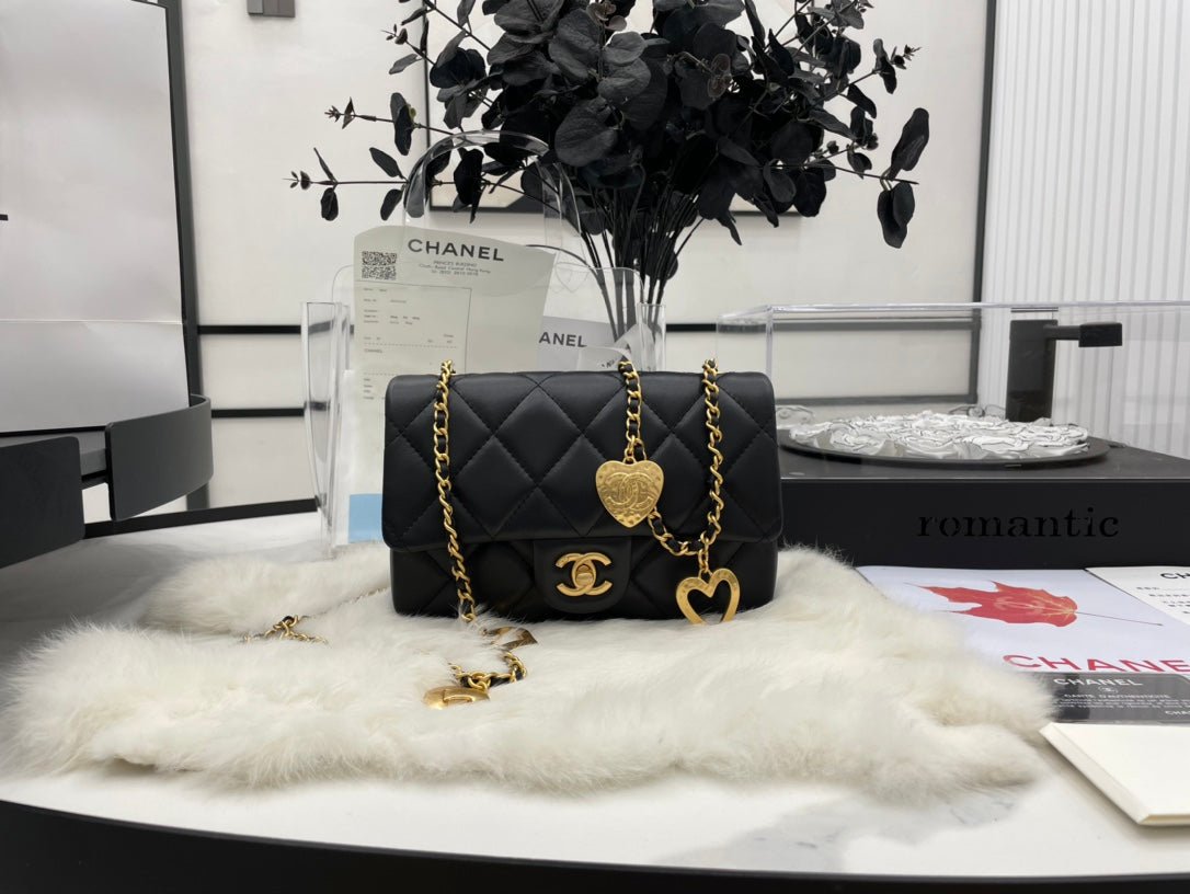 Bolso mini con solapa Chanel