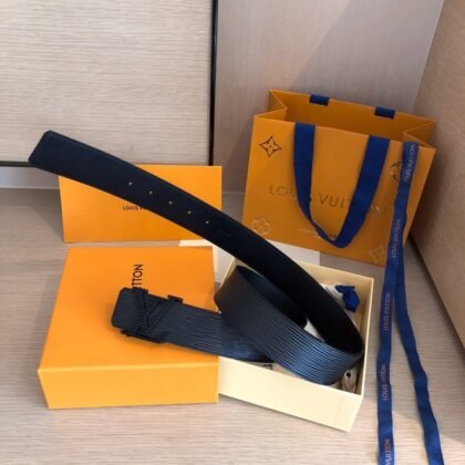 CINTURON LV INITIALES 40 MM