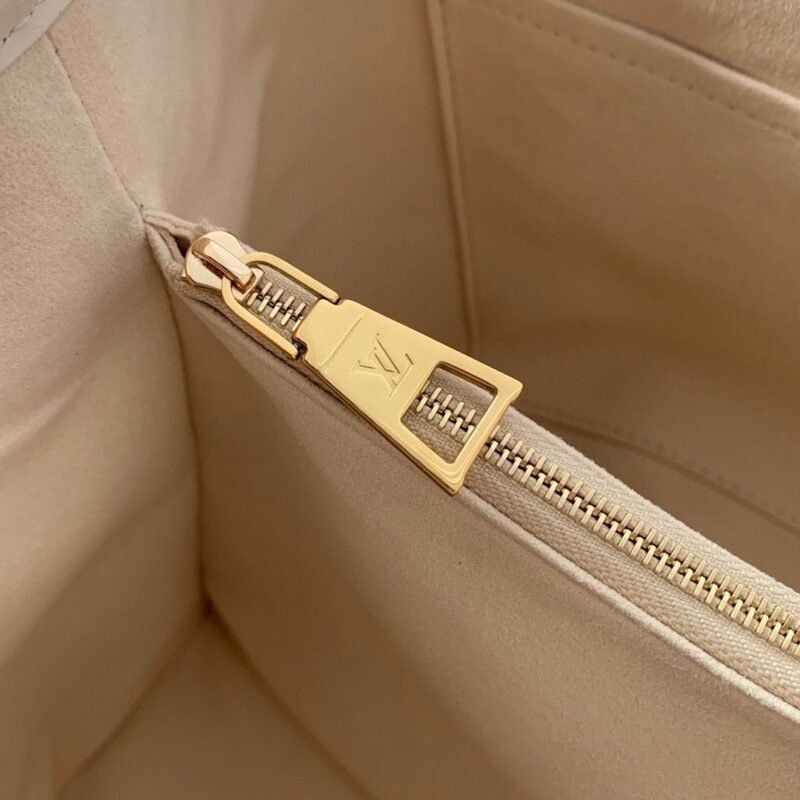 Bolso Babylone Tote MM Louis Vuitton - Imagen 7