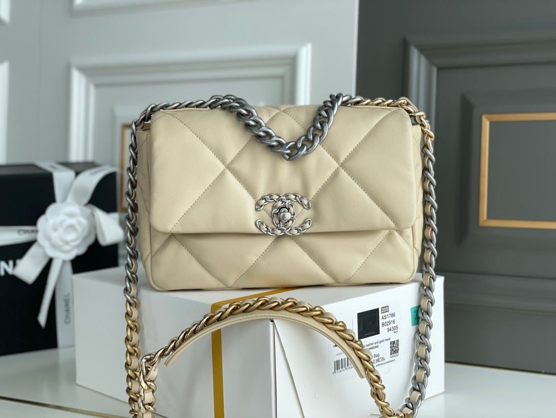 Bolso CHANEL 19 Chanel