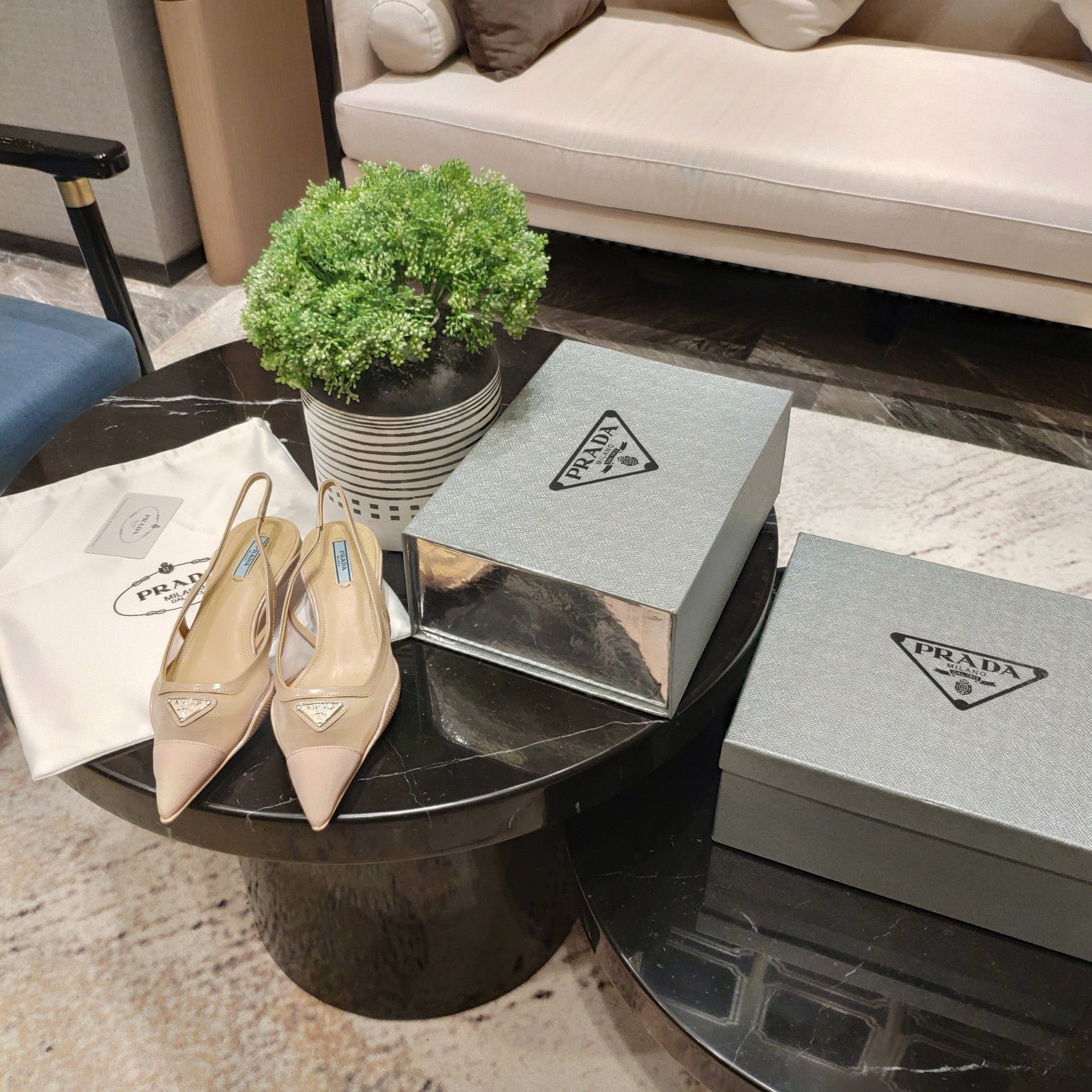 Zapatos con tira Prada