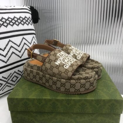 Sandalia con plataforma GG Gucci